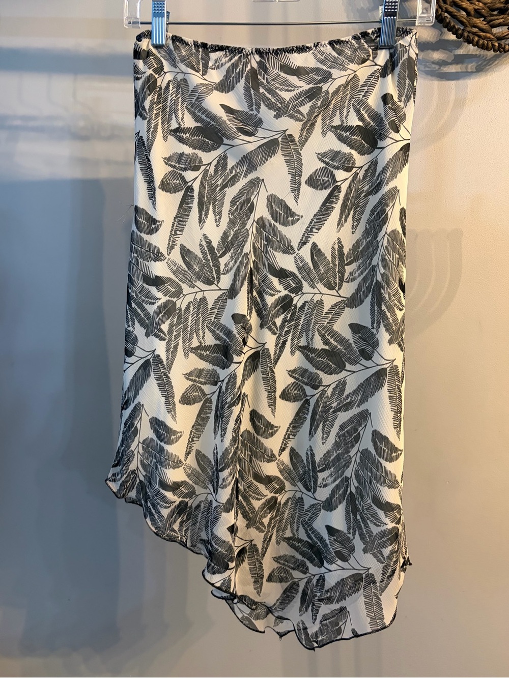 Zara Basic Cream and Black Asymmetrical Leaf-Print Skirt size 4